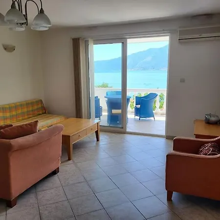 With A Sea View דירה Orahovac