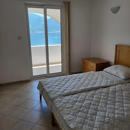 With A Sea View דירה